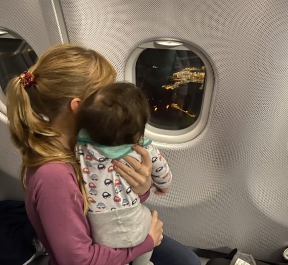 Pierwszy lot niemowlaka w samolocie & wózek w samolocie
